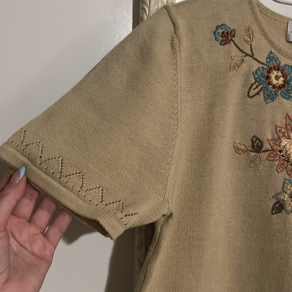 ALFRED DUNNER | Tan Short Sleeve Tee with Floral Embroidery - Picture 4 of 13